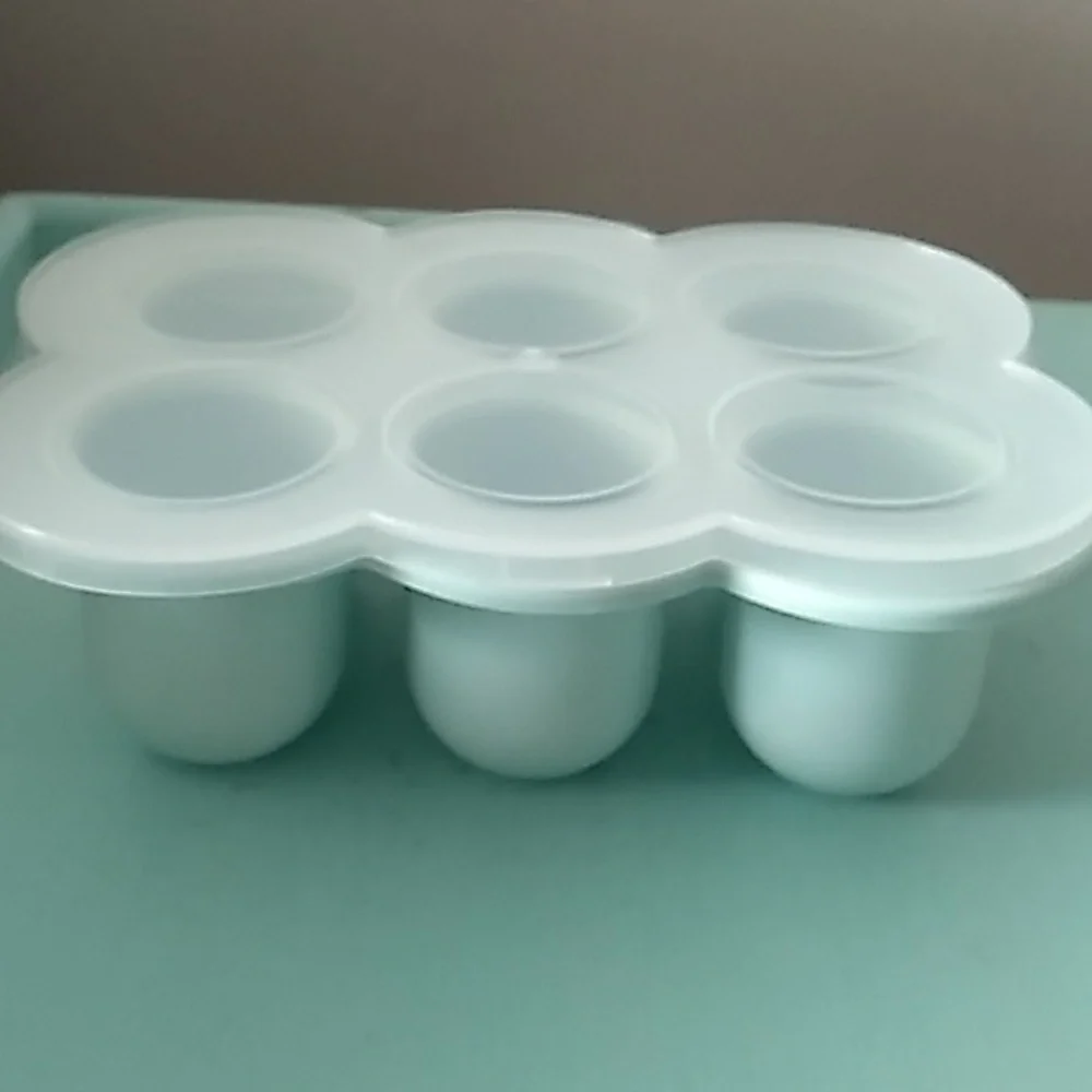 Nutribullet Baby Bullet Silicone Storage Cups & 1 plastic cup - Picture 2 of 7